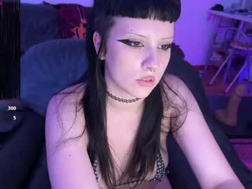 stickylola